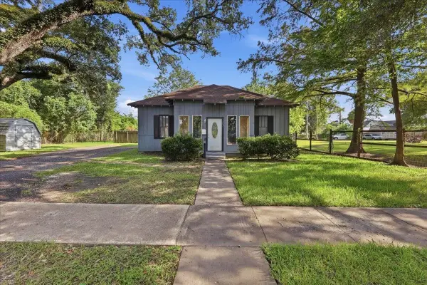 1203 W Cypress, Orange, TX 77630