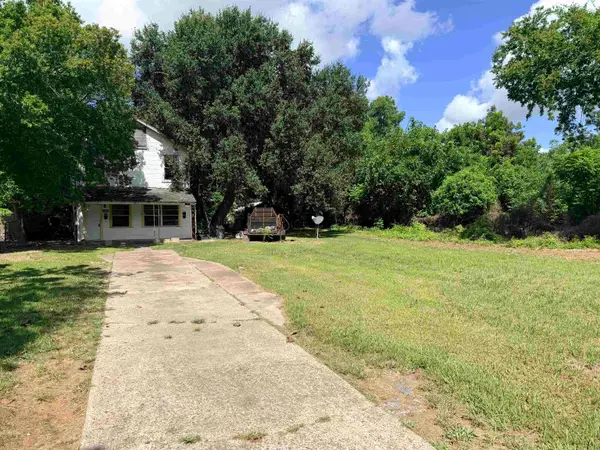 2460 Emile St, Beaumont, TX 77701