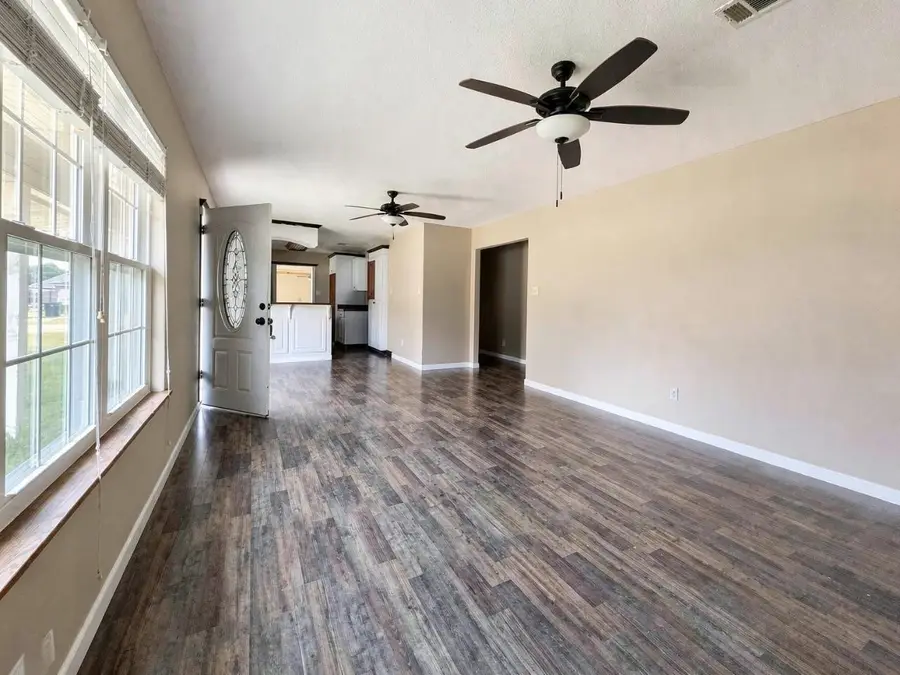 275 E Clover Ln, Bridge City, TX 77611 - #3