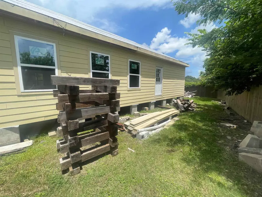 260 Rosen St., Bridge City, TX 77611 - #2