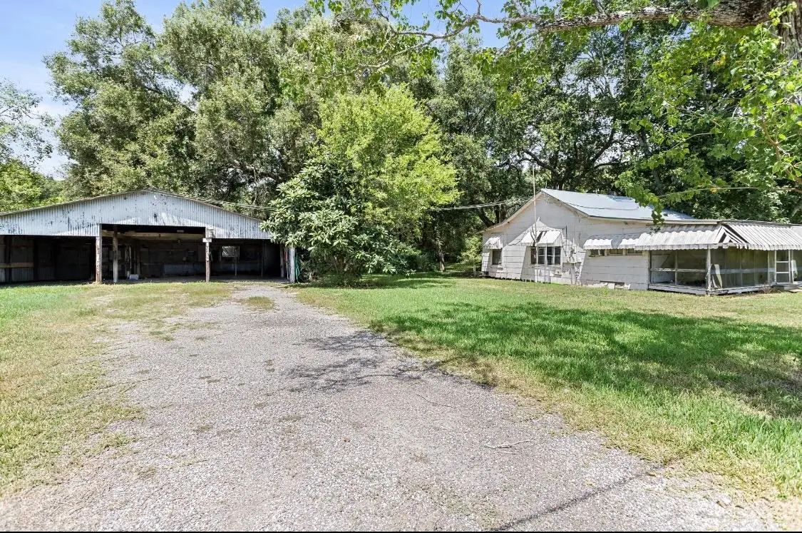 2104 HWY 365, Nome, TX 77629 - #1