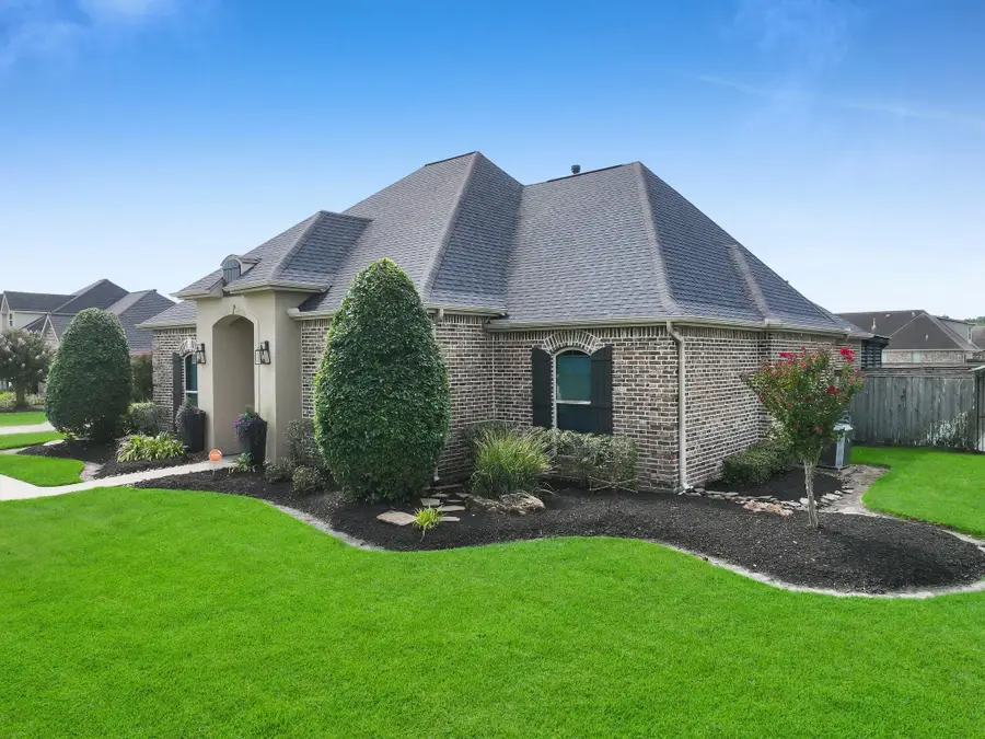 613 Continental Dr., Bridge City, TX 77611 - #2
