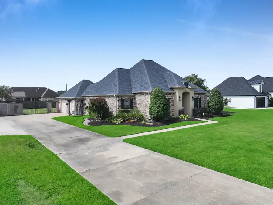 613 Continental Dr., Bridge City, TX 77611 - #3