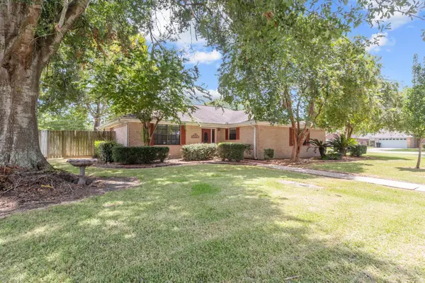 815 Hunter Ridge, Nederland, TX 77627
