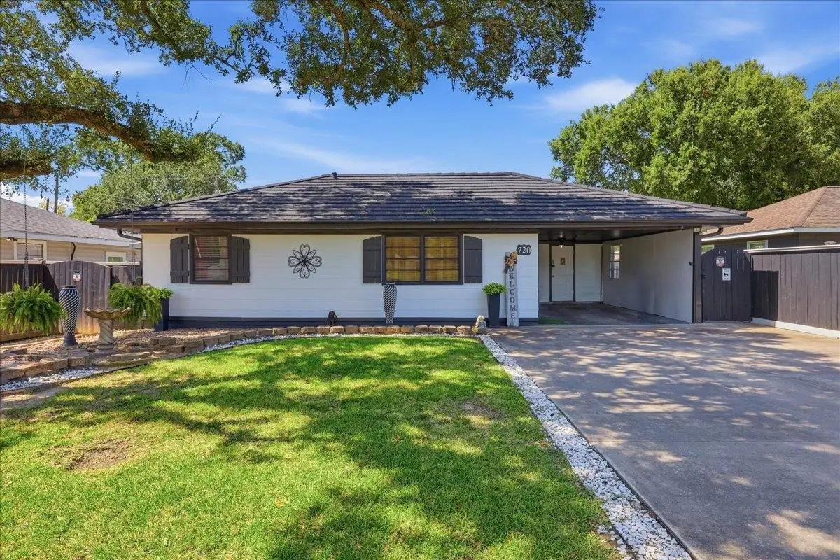 720 S 13th St, Nederland, TX 77627 - #1