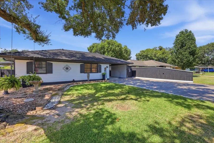 720 S 13th St, Nederland, TX 77627 - #2