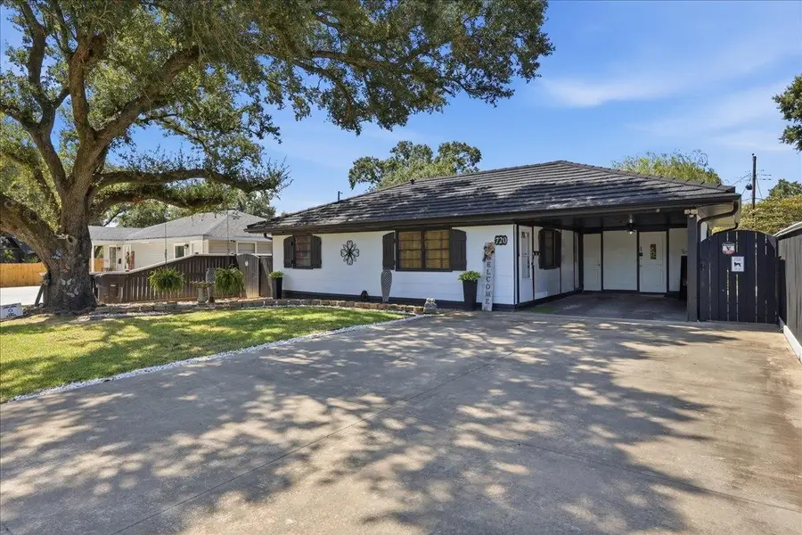 720 S 13th St, Nederland, TX 77627 - #3