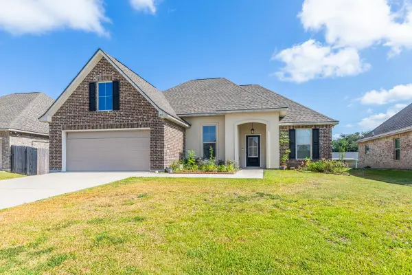 103 Hayden Ln., Bridge City, TX 77630