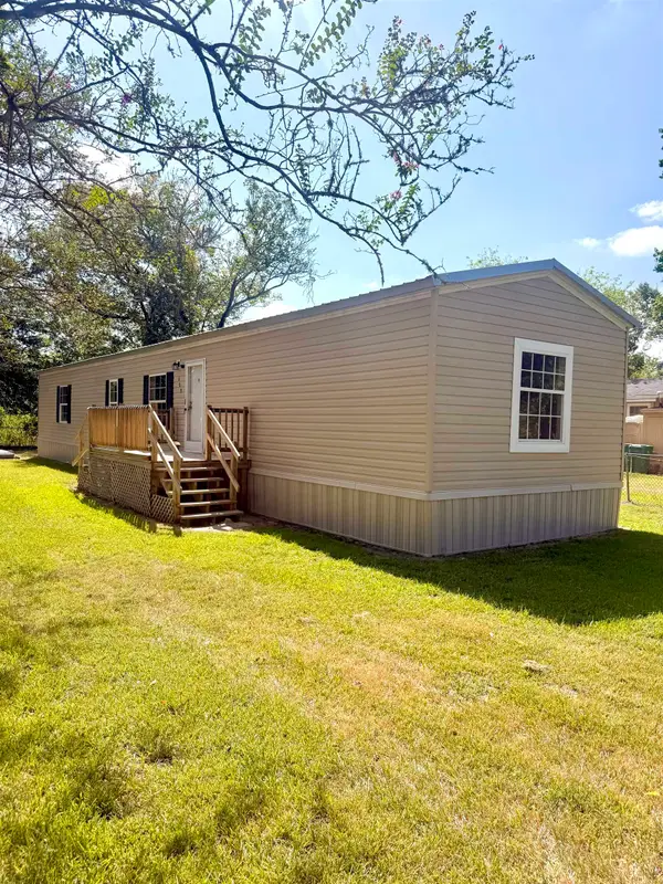 609 W Dogwood St, Orange, TX 77630