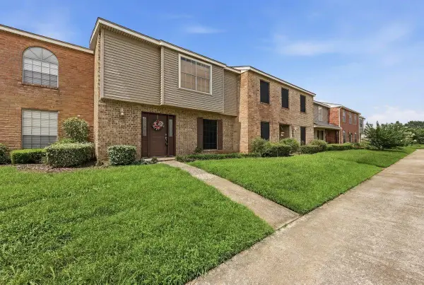 1542 Marshall Woods, Beaumont, TX 77706