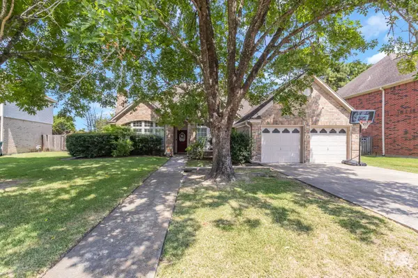 9650 Meadowcreek Dr, Beaumont, TX 77706