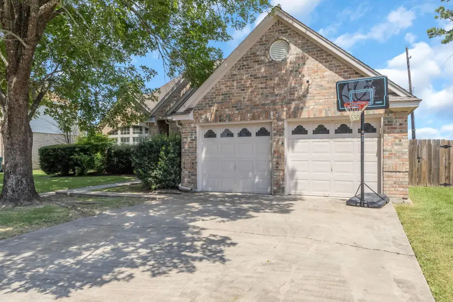 9650 Meadowcreek Dr, Beaumont, TX 77706 - #2