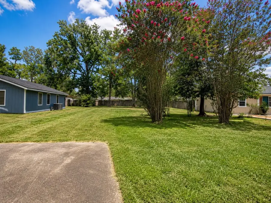 3942 Broadmoor Dr., Beaumont, TX 77707 - #2