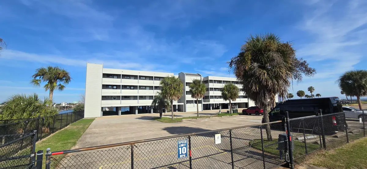 560 Pleasure Island Blvd Unit 111, Port Arthur, TX 77640 - #1