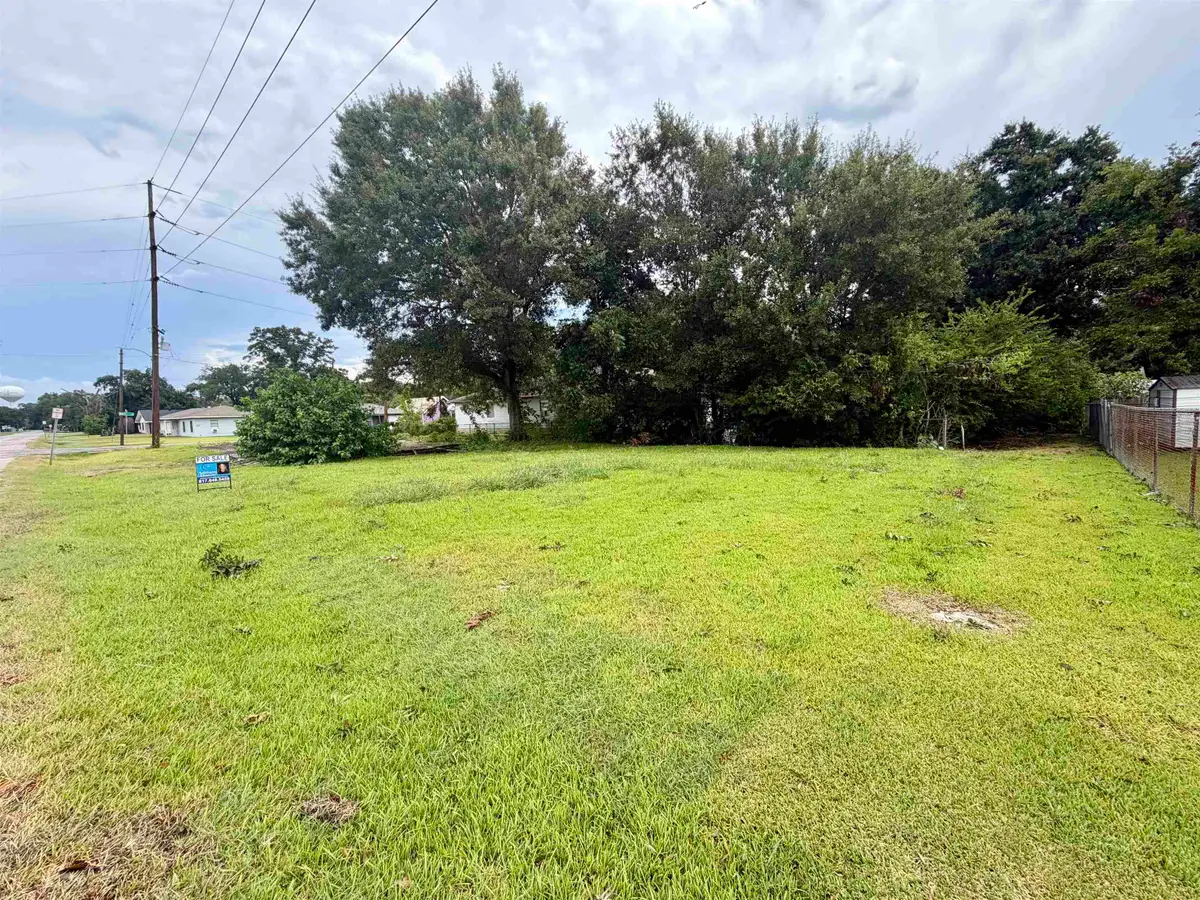 429 Avenue F, Port Neches, TX 77651 - #1