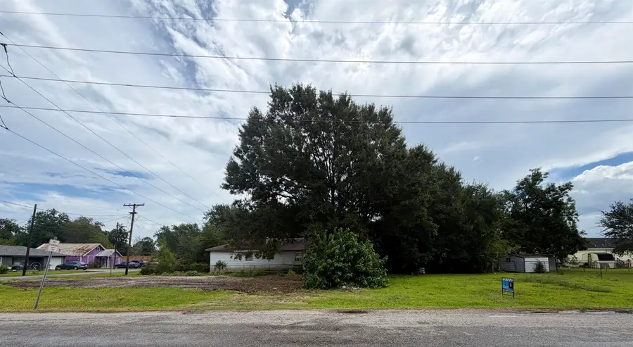 429 Avenue F, Port Neches, TX 77651 - #2