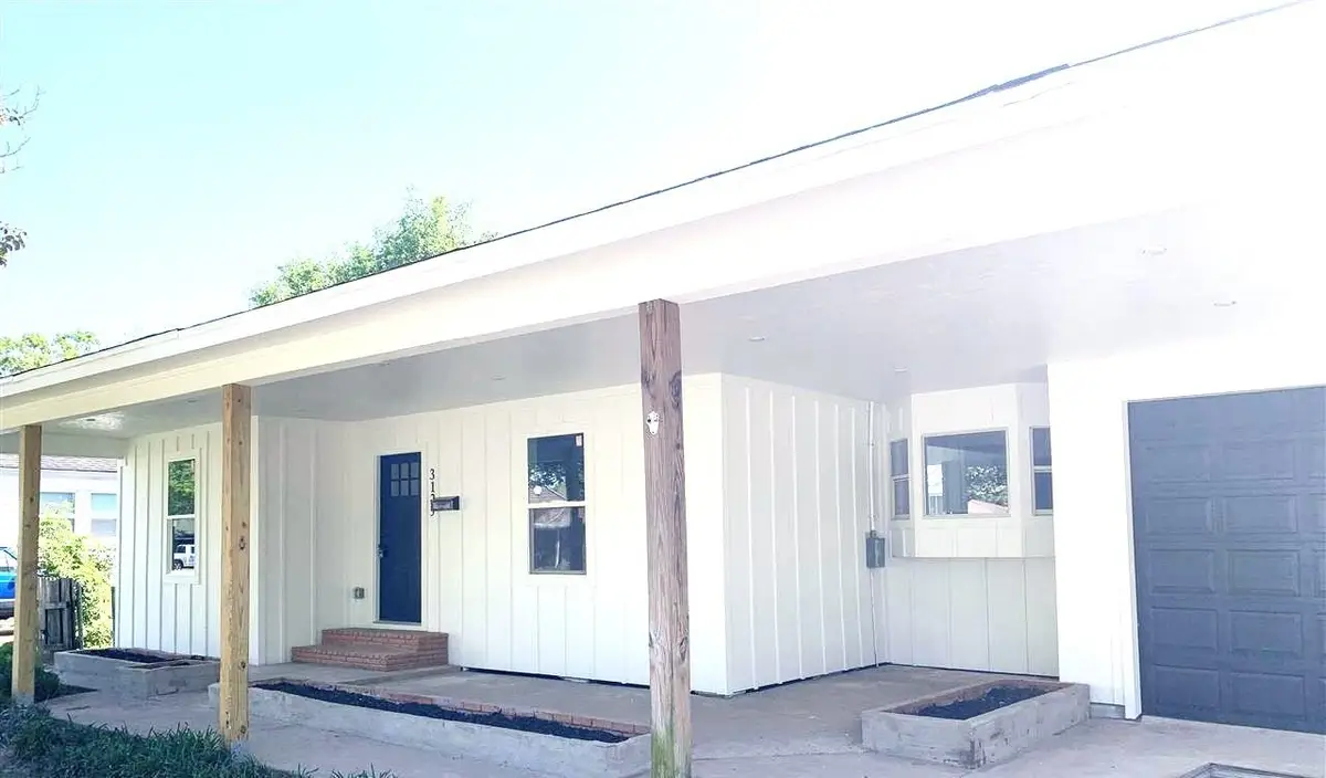 3125 Berry Ave, Groves, TX 77619 - #1