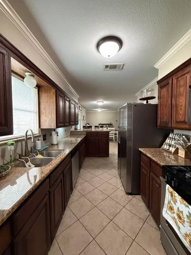 611 S 5, Nederland, TX 77627 - #2