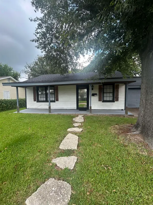 2226 8th St., Port Neches, TX 77651