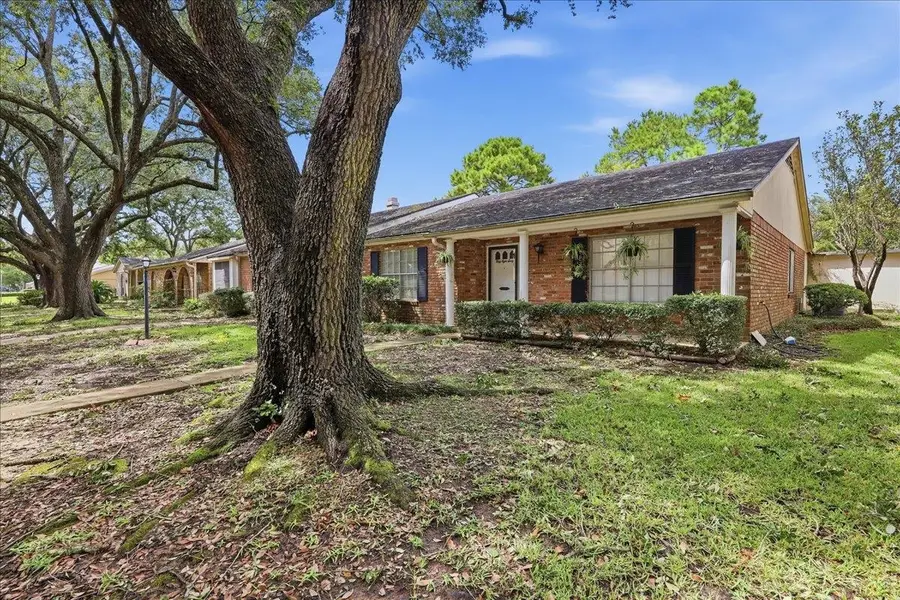 5860 Townhouse Ln, Beaumont, TX 77707 - #2