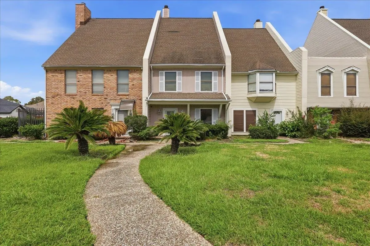 2322 Knickerbocker Ln, Nederland, TX 77627 - #1