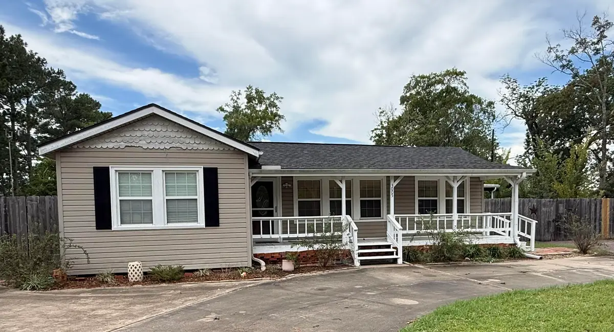 3005 W Lucas Dr, Beaumont, TX 77706 - #1