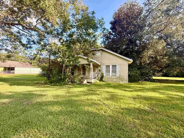 2870 60th St, Port Arthur, TX 77640