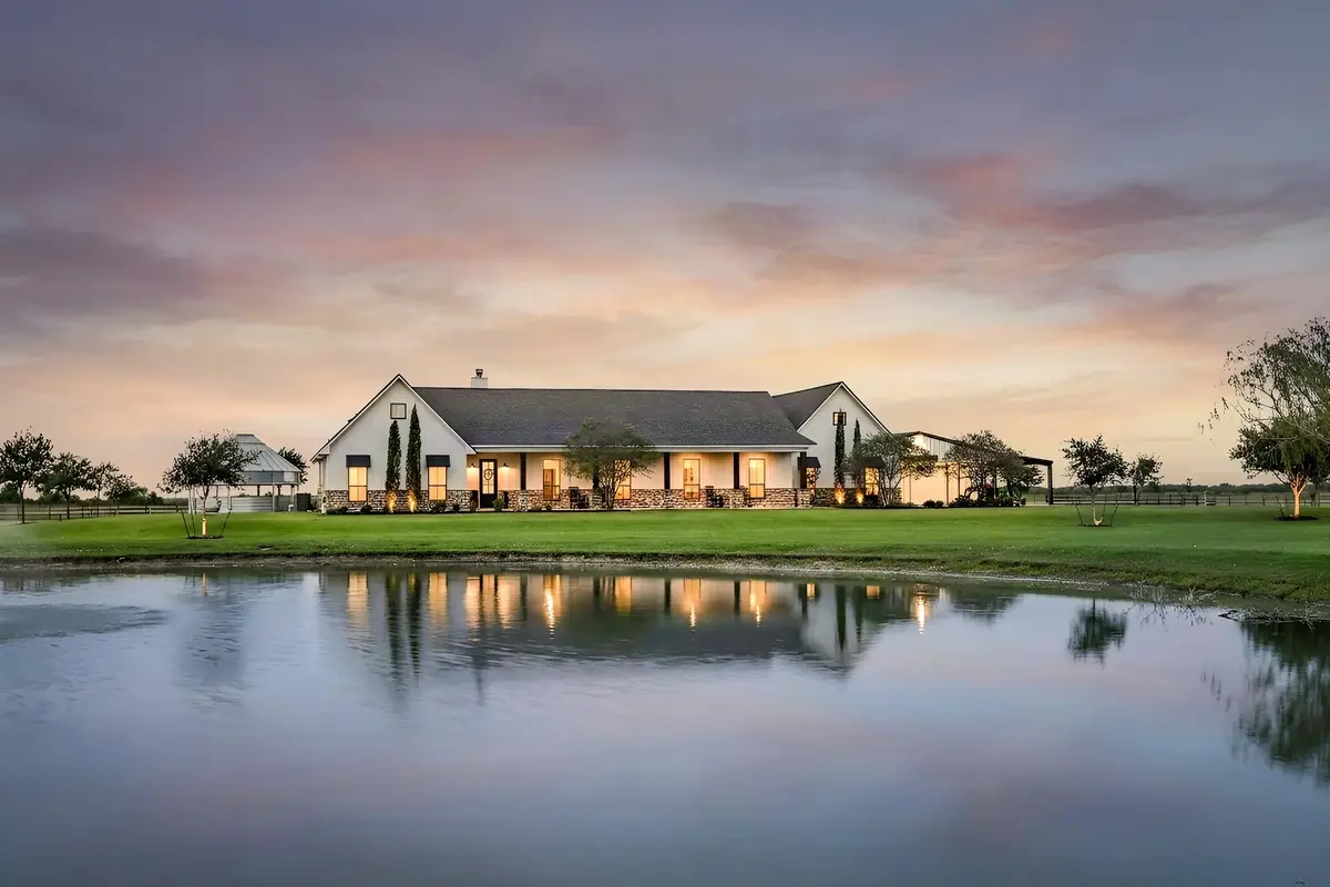 5350 Thompson RD, Nome, TX 77629 - #1