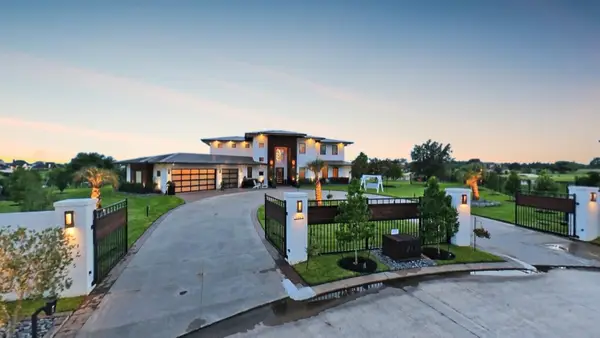7745 S Peninsula Drive, Beaumont, TX 77707