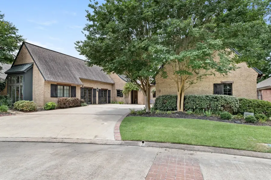 19 WATERFORD DR., Orange, TX 77630 - #2