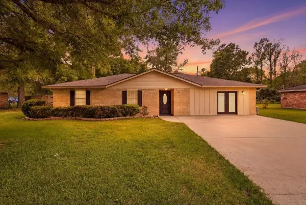 1460 Willow Bend Dr, Vidor, TX 77662-6634