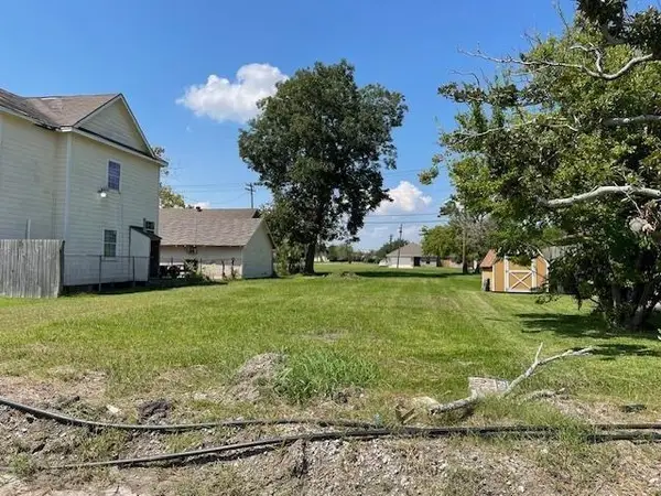 1011 6th, Port Arthur, TX 77640