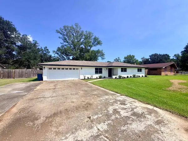 3823 2nd Ave, Orange, TX 77630