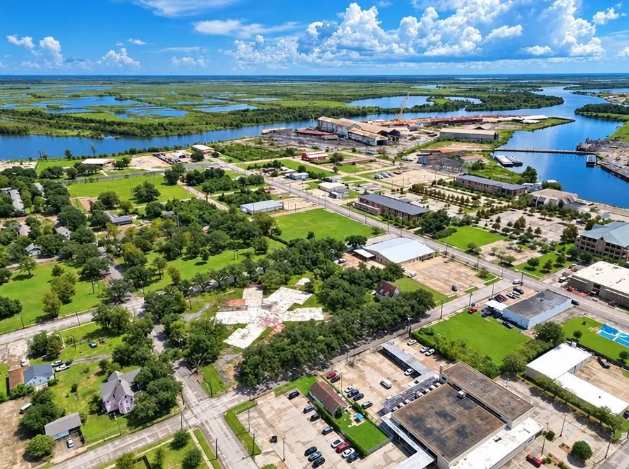 510 3rd St, Orange, TX 77630 - #2