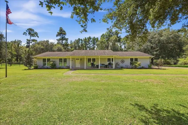 8105 Canterbury Dr, Orange, TX 77632
