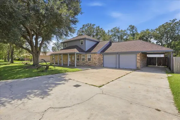 27 Stradford, Orange, TX 77632