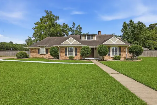125 Lexington Dr., Vidor, TX 77662