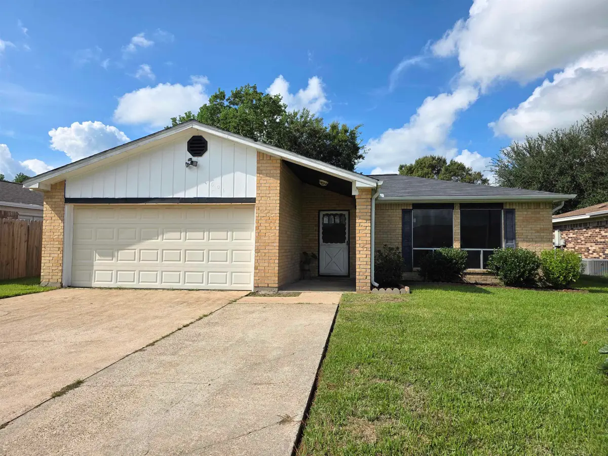 8601 Lynwood Ln, Port Arthur, TX 77642 - #1