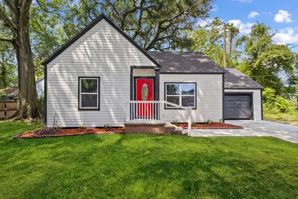 4241 Forest Dr, Port Arthur, TX 77642