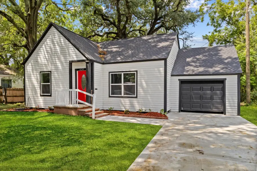 4241 Forest Dr, Port Arthur, TX 77642 - #3