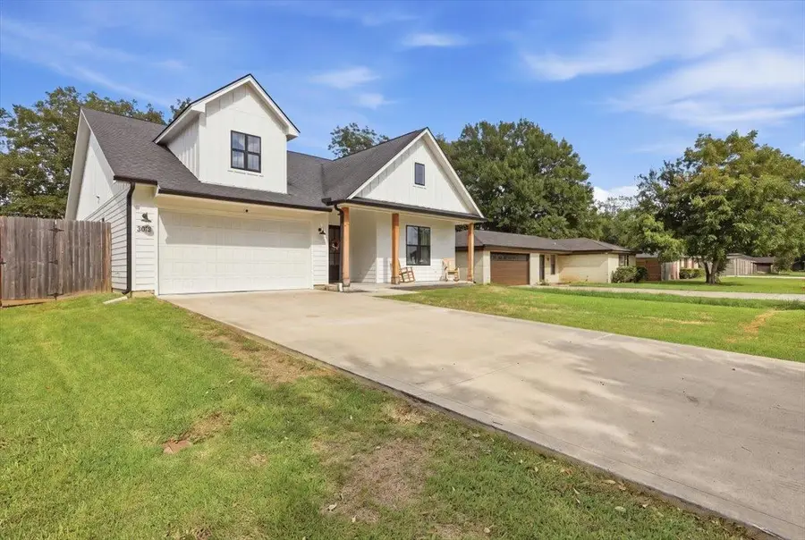 3012 Madison St, Nederland, TX 77627 - #2