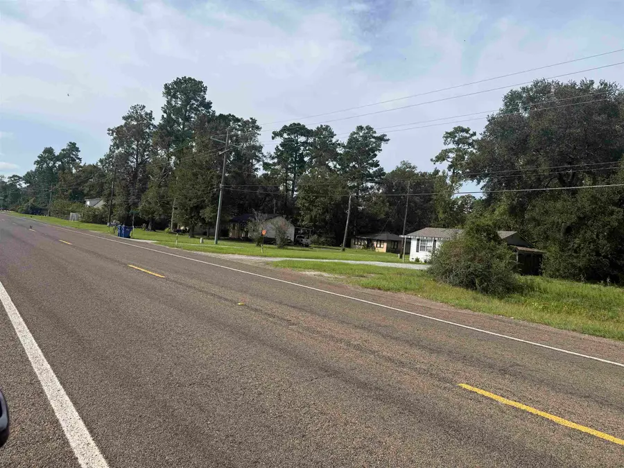 517 N Village Creek Pkwy, Lumberton, TX 77657 - #3