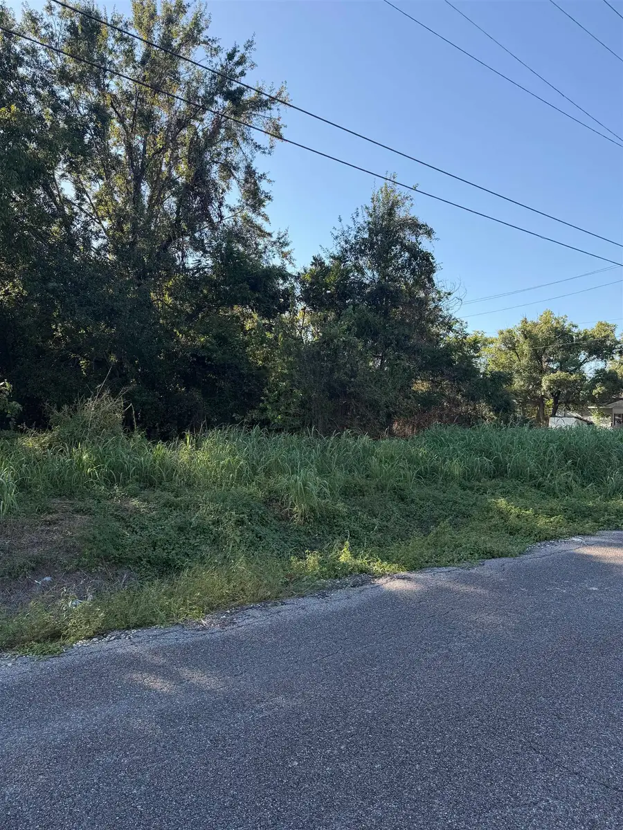 811 1 ST, Orange, TX 77630 - #2