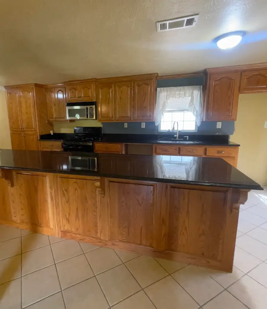 635 Spoonemore Rd, Vidor, TX 77662 - #2