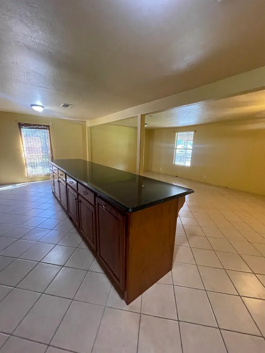 635 Spoonemore Rd, Vidor, TX 77662 - #3
