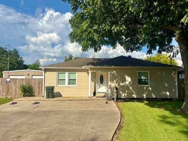 2720 Ruby, Groves, TX 77619