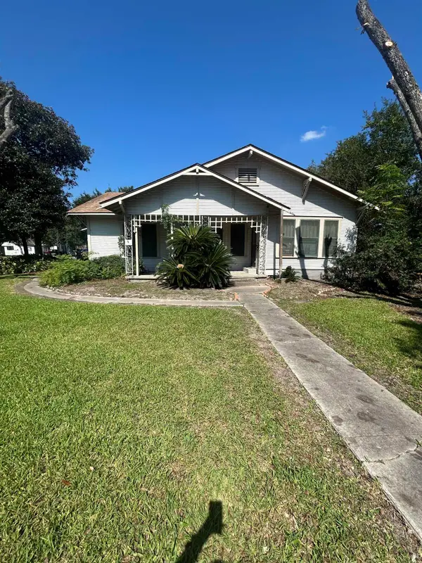 2401 Glenwood Drive, Port Arthur, TX 77642