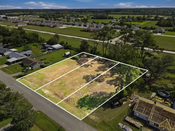 1353 W Beagle RD, Orange, TX 77632