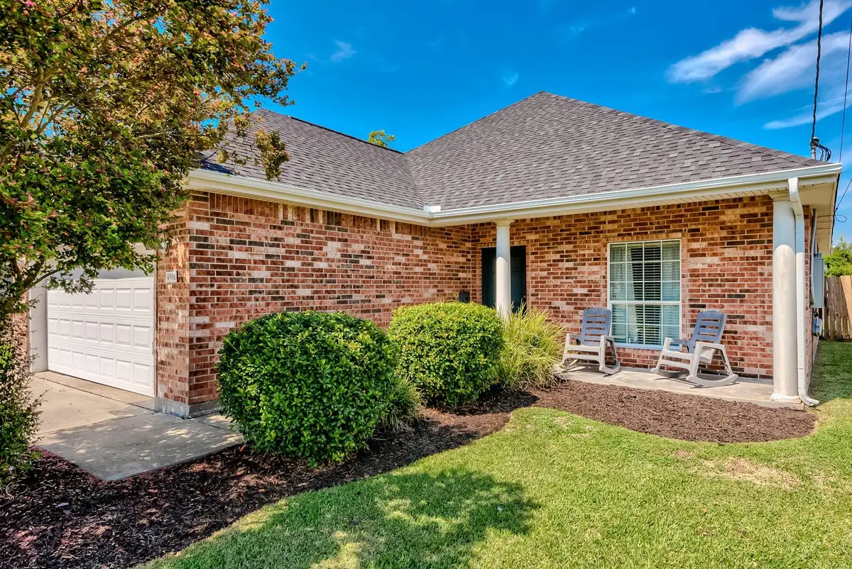 4916 Garfield Ave, Groves, TX 77619 - #1