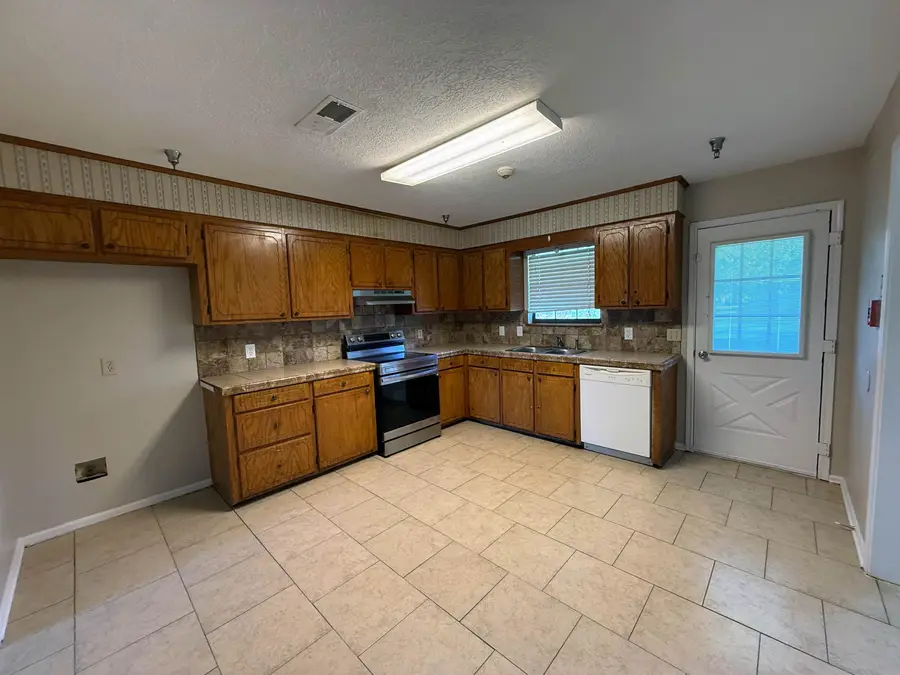 101 Oglesbee, Silsbee, TX 77656 - #3